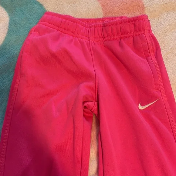 Girls Nike therma fit pants - Picture 2 of 4
